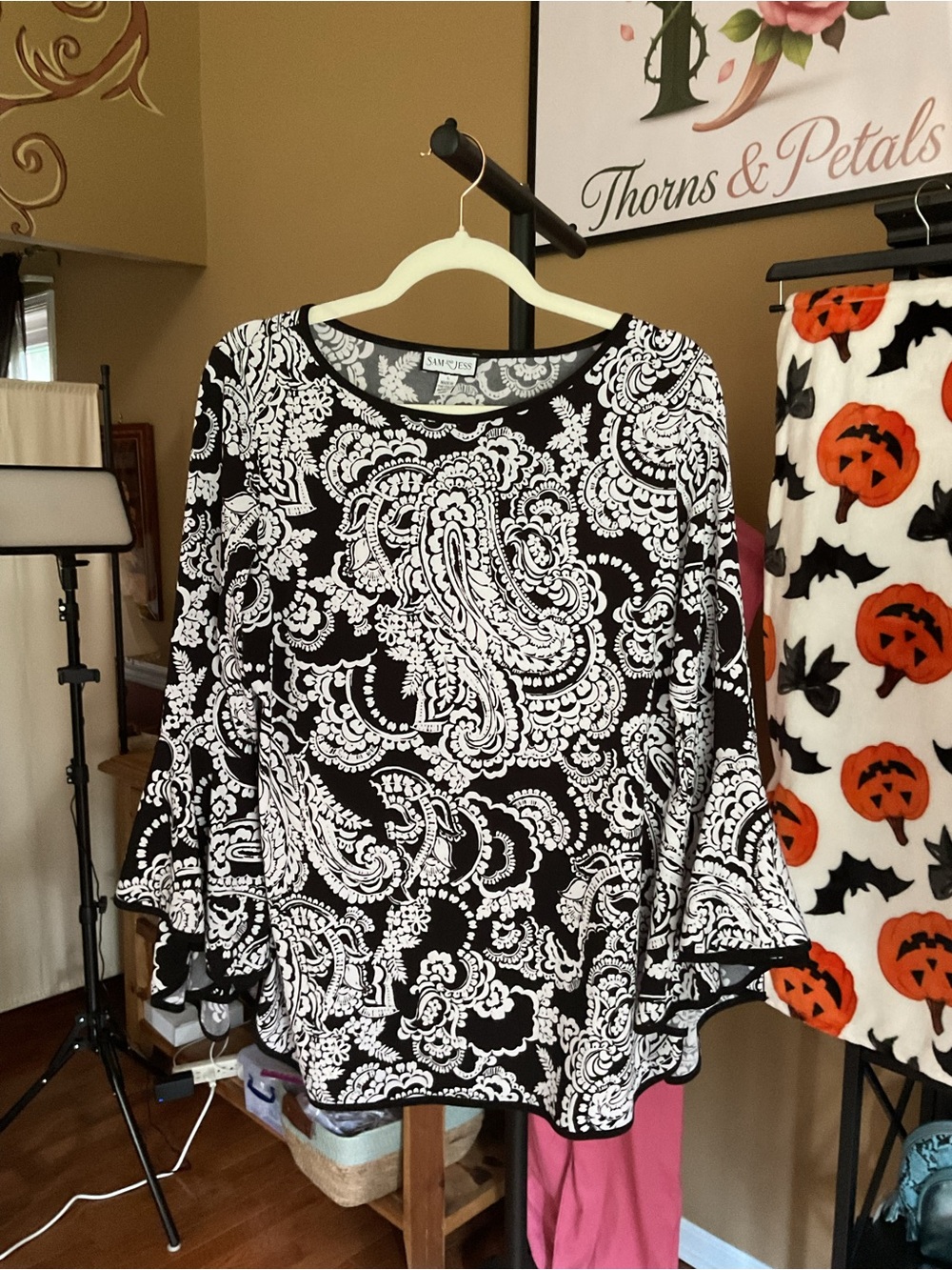 Sam & Jess Fashions Black & White Paisley Bell-Sleeve Tunic Top